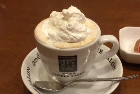 名古屋の愛され喫茶店！名物「ウインナーコーヒー」で有名な「べら珈琲」