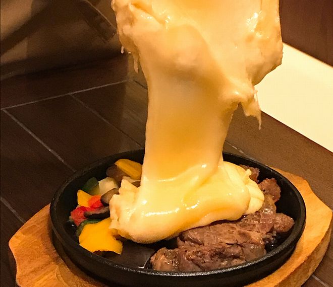 インスタ映えする「シカゴピザ」も。チーズ料理専門店『Love&Cheese!!』が名古屋ラシックに！ - che1