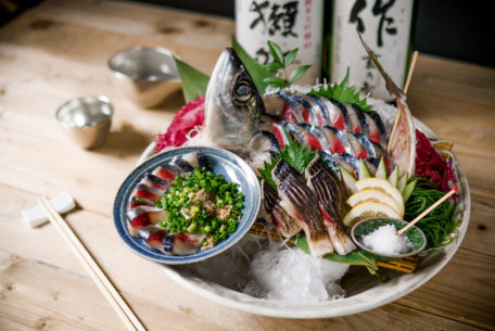 臭みゼロ＆いつでも旬な「長崎ハーブ鯖」が食べられる！青魚専門店「伏見あおい」がオープン！