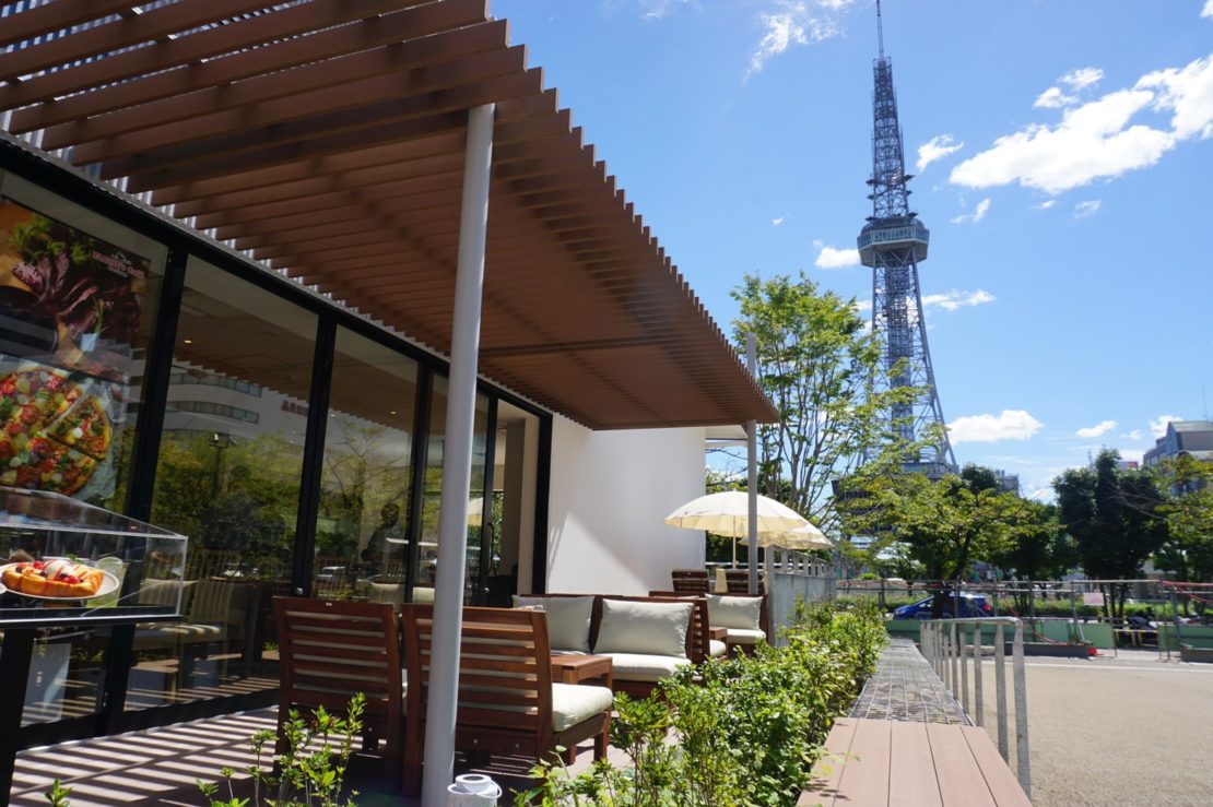 外の景色を眺めながらの食事に心癒されて。久屋大通パークのアーバンリゾートゾーンがついにオープン！