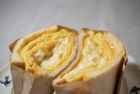 専門店のぜいたく食パンが人気の「つばめパン&MILK」。SAKUMACHI商店街と緑区神の倉の2店舗を紹介！