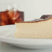 素材と食感を楽しむ贅沢な「ジェローム・バスクチーズケーキ」が期間限定で大名古屋ビルヂングに登場！