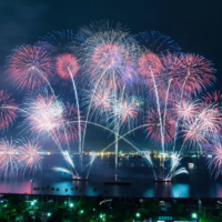 名古屋湾の夜空と水上を彩る花火にうっとり。「名港水上芸術花火2022」が5月28日(土)に名古屋港ガーデンふ頭で開催