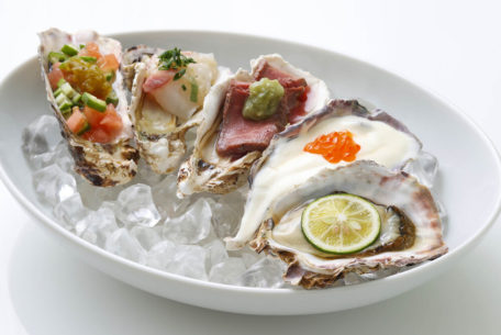 牡蠣やシーフードを使った料理が楽しめる「8TH SEA OYSTER Bar」がJRゲートタワーにオープン！